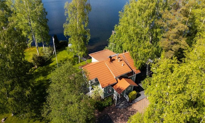 Nurmijarvi House | Villa Kesätie · Picturesque Lakefront Haven