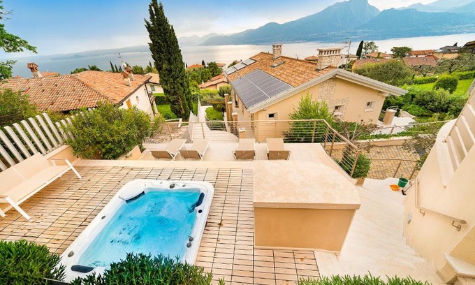 Albisano Apartment | Villa Kiara