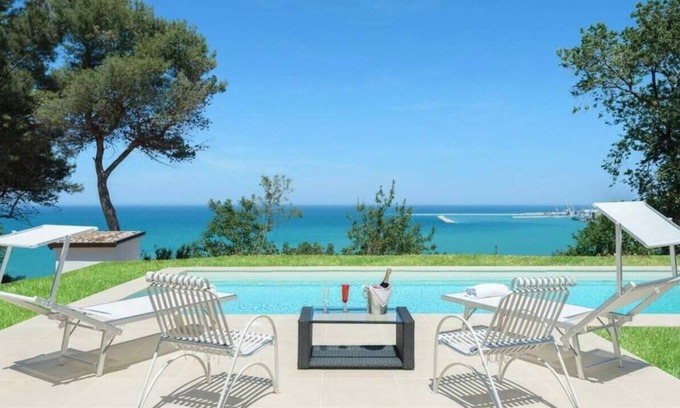 Palombina Nuova Villa | Villa Krizia - Five Bedroom Villa, Sleeps 12