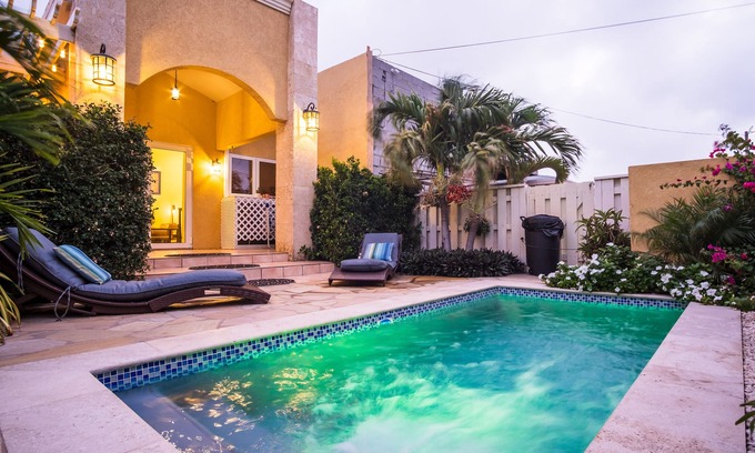 Alto Vista Apartment | Villa Kunuku with Private plunge pool