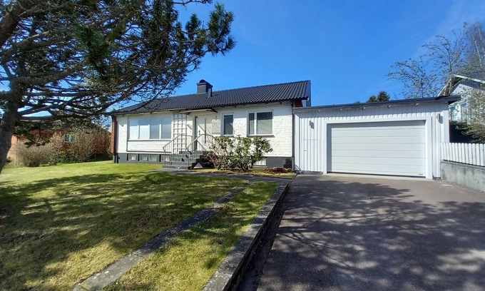 Virserum House | Villa Lärkvägen - Gemütliches neu Renoviertes Ferienhaus mit Sauna, 200m vom See