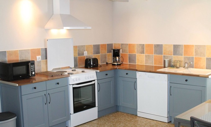 Lesigny House | Villa Lésigny - Vienne, 2 bedrooms, 4 persons