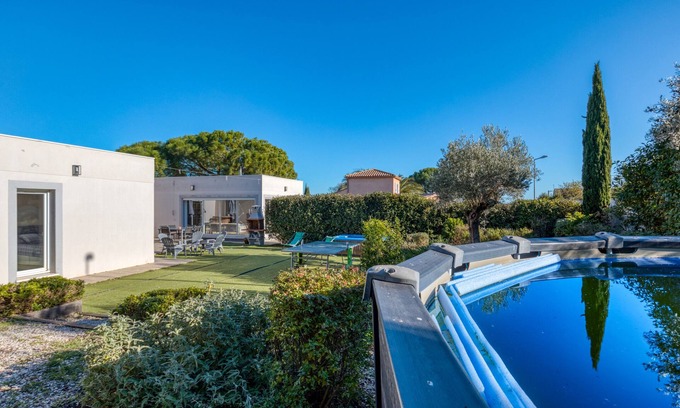 Alignan-du-Vent Villa | Villa 'L'Atrium' with Private Pool, Wi-Fi and Air Conditioning