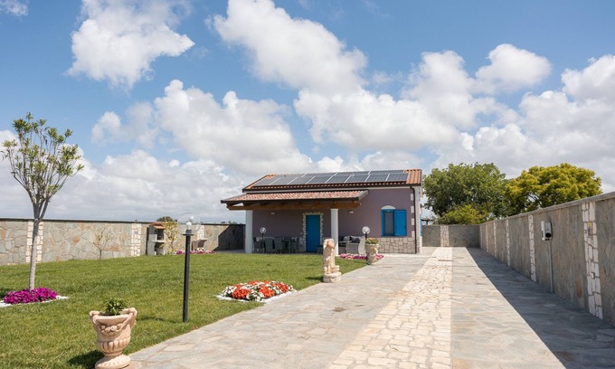 Capaccio Scalo Villa | Villa 'La Casa Vacanza Dei Sogni' with Terrace, Wi-Fi and Air Conditioning