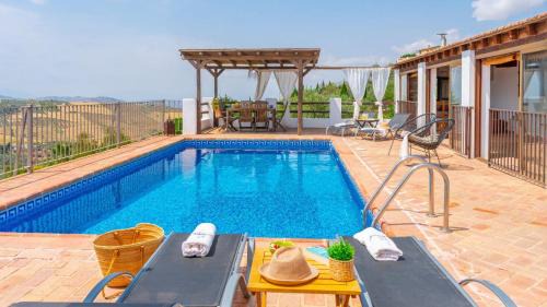 Antequera Villa | Villa La Morada Antequera - La Higuera by Ruralidays