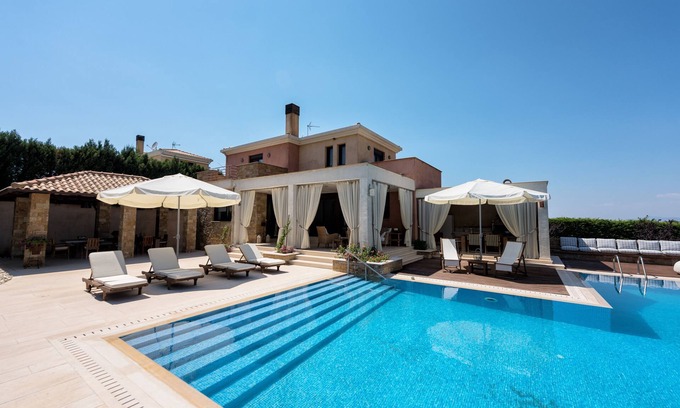 Sane Villa | Villa La Stella by Luxlikehome