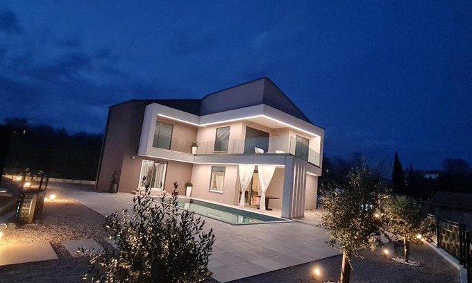 Garica Villa | Villa La Vie