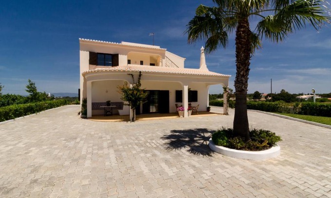 Lagoa e Carvoeiro Villa | Villa Larotil