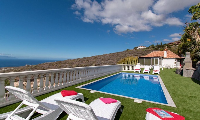 Las Moraditas Villa | Villa Las Vistas. Fantastic 7 Bedroom Villa. Private Pool. Spacious Terrace.
