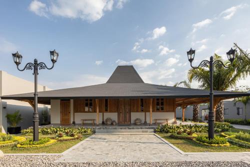 Banaran Villa | Villa Lawas - Private Retreat