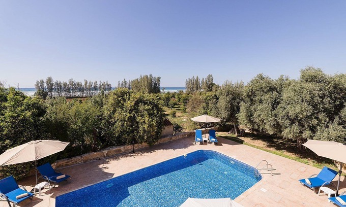 Argaka Villa | Villa Leantros - Privately Set Villa near the Sea sleeping 8 guests in 4 bedrooms