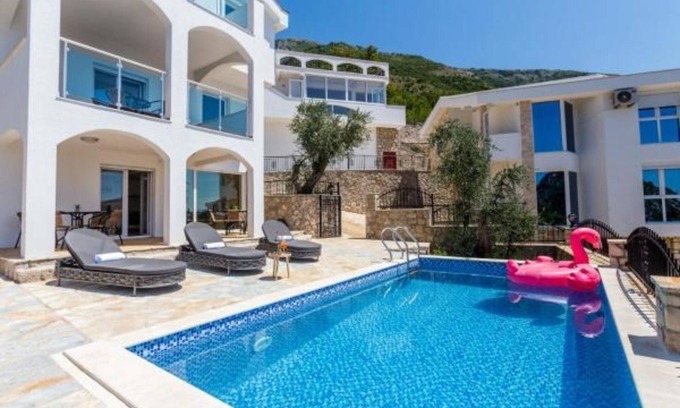 Zgrade Villa | Villa Leona with Private Pool in Sutomore