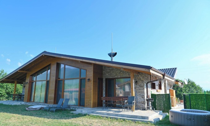Razlog Ski Chalet | Villa Letizia with Sauna near Pirin Golf Resort