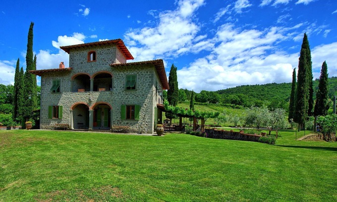 Subbiano Villa | Villa Lo Scoiattolo - Holiday Country Villa with private swimming pool in Casentino Valley, Tuscany