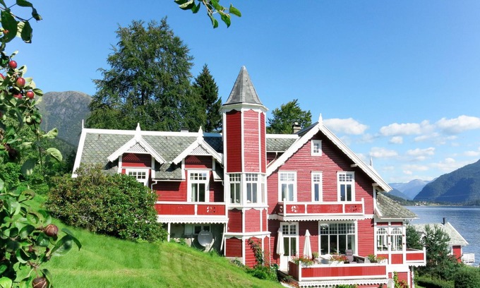 Balestrand Apartment | Villa Lorna by Interhome