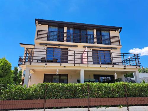 Veles Apartment | Villa Lucija by ROMANTIQUE