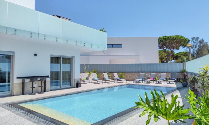 Mosqueira Villa | Villa Luz 37 - Jacuzzi Terrace & Swimming Pool