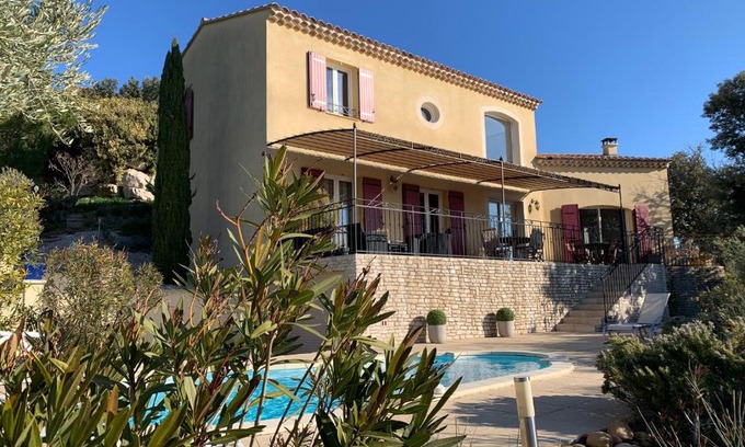 Rochefort-du-Gard Bed & Breakfast | Villa Madou