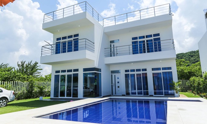 Santa Veronica Cabin | VILLA MANDALAY BEAUTIFUL COTTAGE NEAR THE BEACH