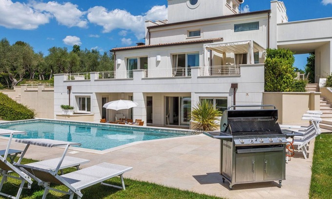 Misano Adriatico Villa | Villa Mandara 8+2, Emma Villas