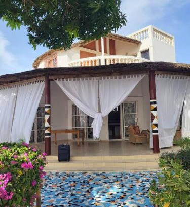 Mbour House | Villa Mandel Nafio, Haus mit Garten nahe dem Atlantik