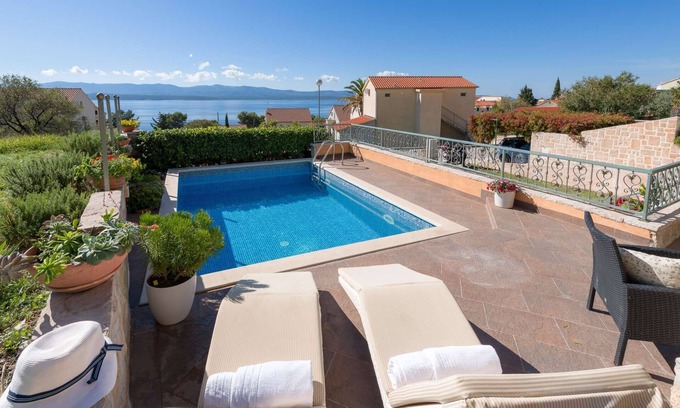 Bol Villa | Villa Mare Bol - 2 bedroom house with sea views, in the center of Bol