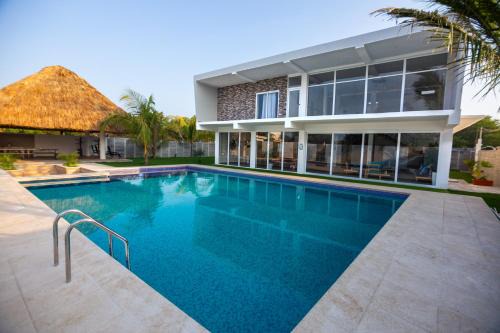 Iztapa House | Villa Maros