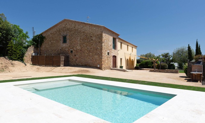 Palafolls Villa | Villa 'Mas Tortós' with Mountain View, Private Garden and Barbecue