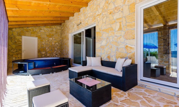 Vodovađa Villa | Villa Mateo - Three Bedroom Apartment with Terrace and Private Pool