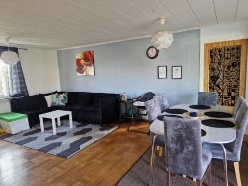 Marieberg Villa | Villa med egen parkering. Möjlighet att boka från 1 och upp till 5 personer.