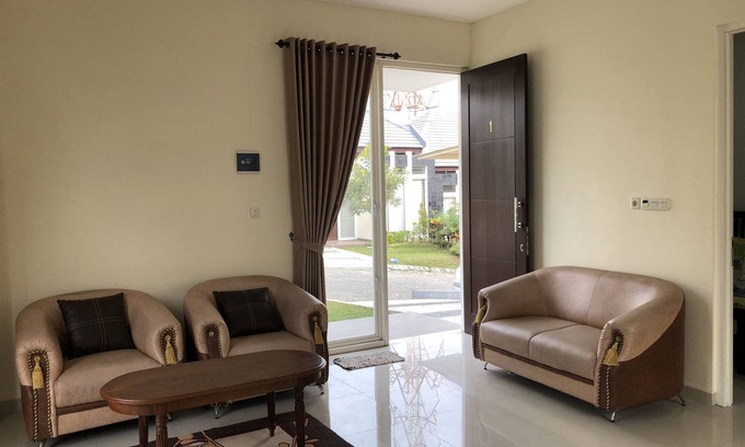 Sidomulyo House | Villa metro (close with alun alun batu city, jatim park, flower garden)