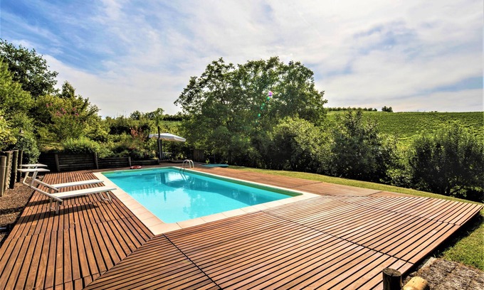 Scaparone House | Villa Mezzaluna with private pool, A/C, Wi-fi on the Langhe hills, 5km from Alba