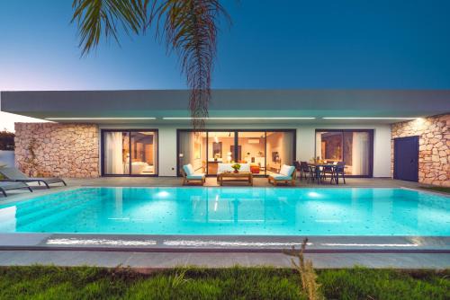 Side Villa | Villa Milo