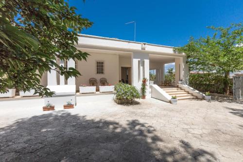 Campomarino di Maruggio House | Villa Minerva by BarbarHouse