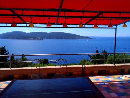 Ile du Levant Bed & Breakfast | Villa Mirabel