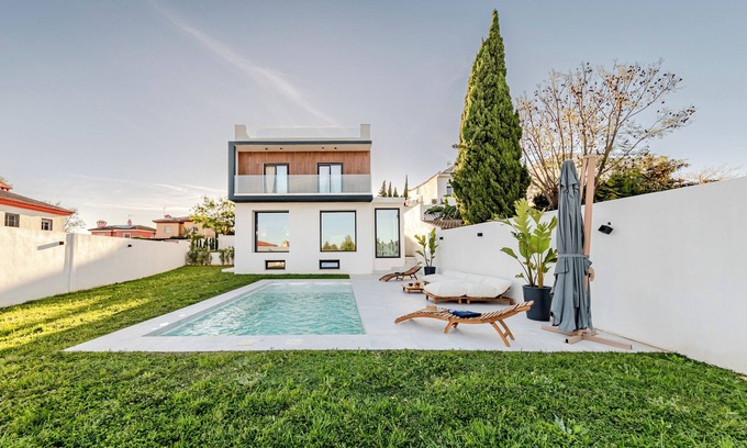 Gelves Villa | Villa Moderna con Encanto a 15 Minutos de Sevilla