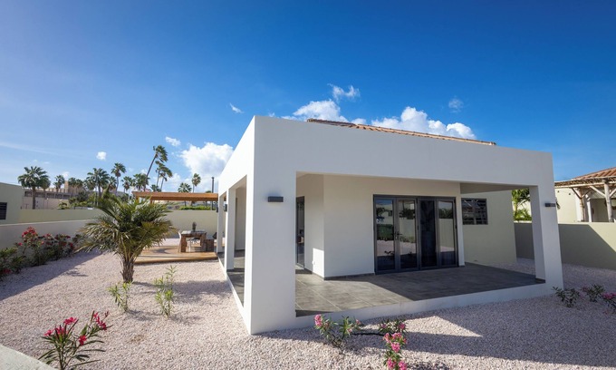 Marie Pampoen Villa | Villa Monrel Mambo Beach