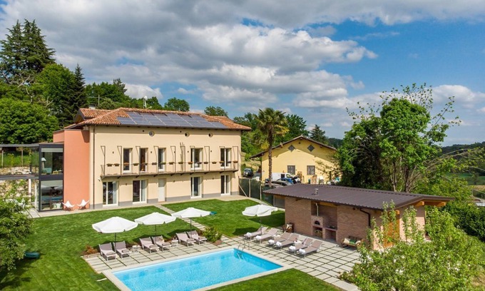 Monteu Roero Villa | Villa Monteu - Eight Bedroom Villa, Sleeps 18