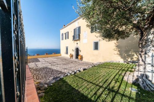 Schiazzano Villa | Villa Murat Historic Residence with Heated Pool and Còncierge by Feeling Italy