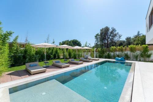 Pjescana Uvala Villa | Villa near beach wih 12 meters long pool