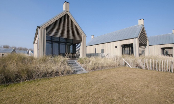 Tholen House | Villa near Dutch Beach with Terrace