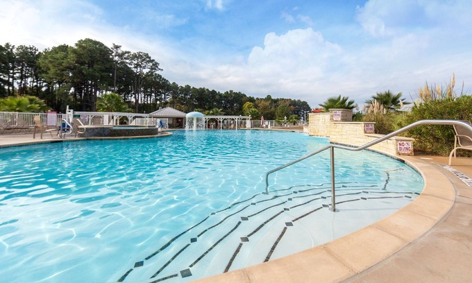 Flint Condo | Villa Near Full-Service Marina