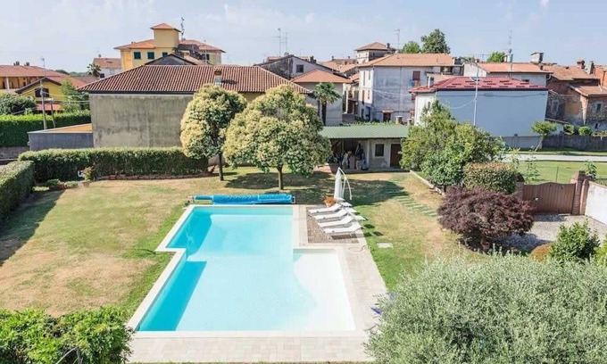 Divignano House | Villa near Milan with swimming pool