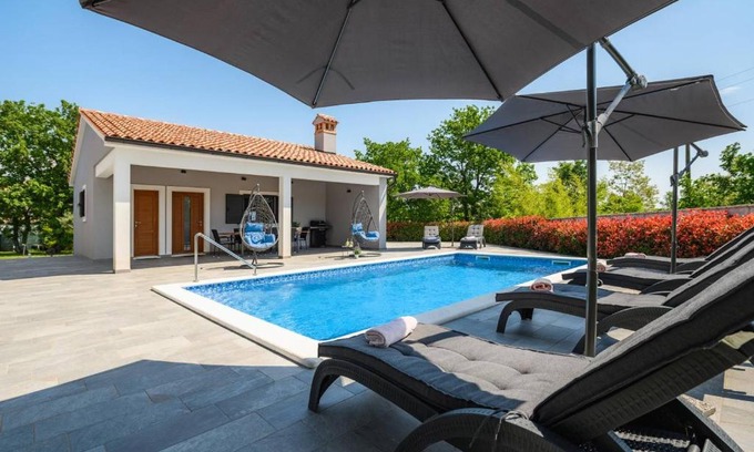 Becici House | Villa Nela
