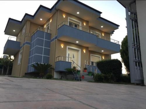 Mbrostar-Urë Villa | Villa Olive Tree
