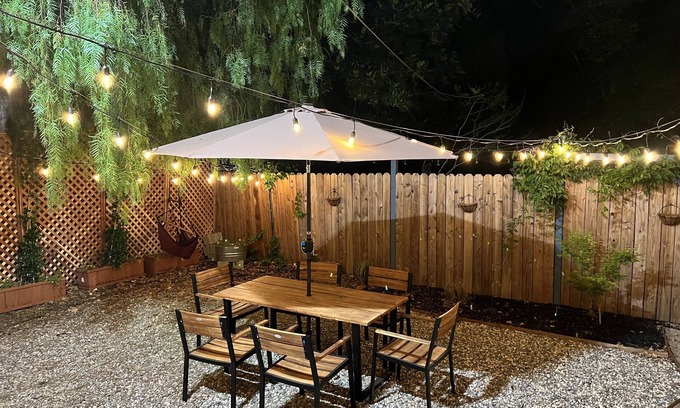 North Oak Park House | Villa on 6th Ave