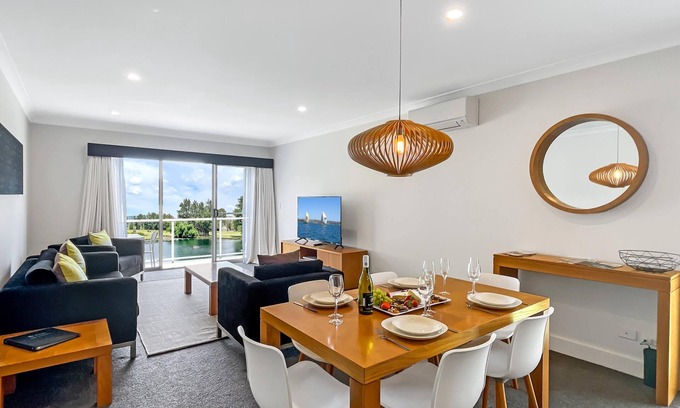 Lovedale Villa | Villa on the Green - Designer 2 bedroom, 2 bathroom villa at Rydges Resort