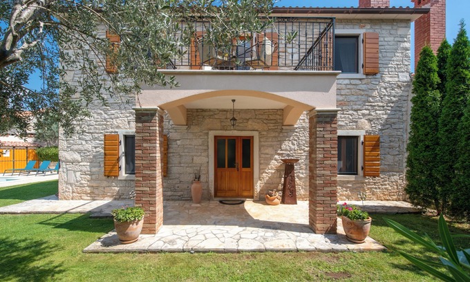 Krnica House | VILLA ORADA - Stylish stone villa with pool & sea views for 6 persons