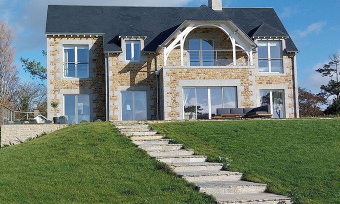 Carolles Villa | Villa 'Paqueray' with Sea View, Private Terrace and Wi-Fi