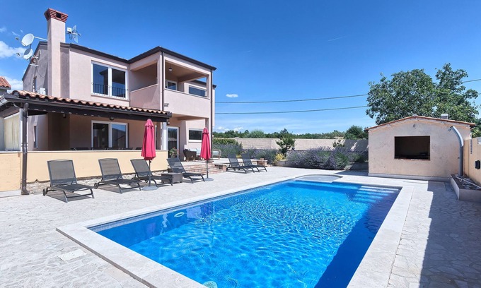 Peruski Villa | Villa Pascal